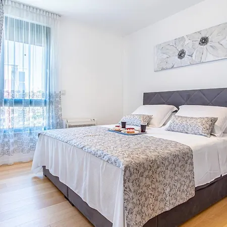 Euphoria Luxury Split